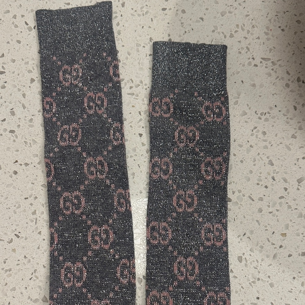 Gucci Women’s Gray and Pink Logo Socks With silver flecks - Picture 3 of 4